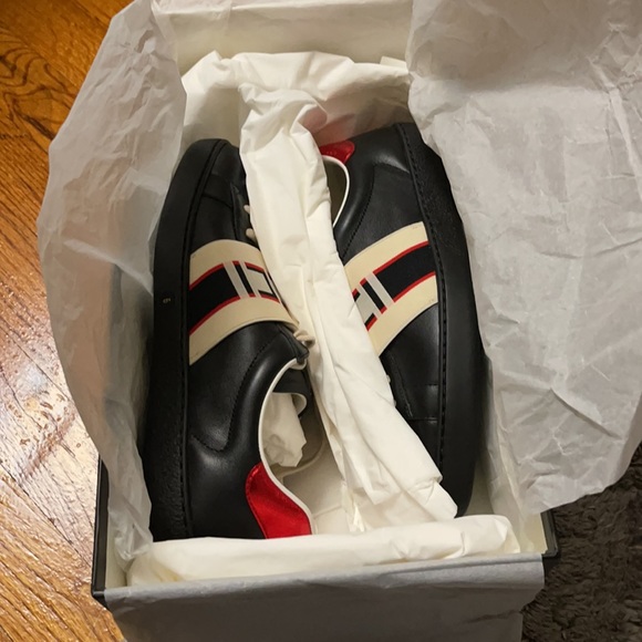 Gucci sneakers new in box - Picture 6 of 9